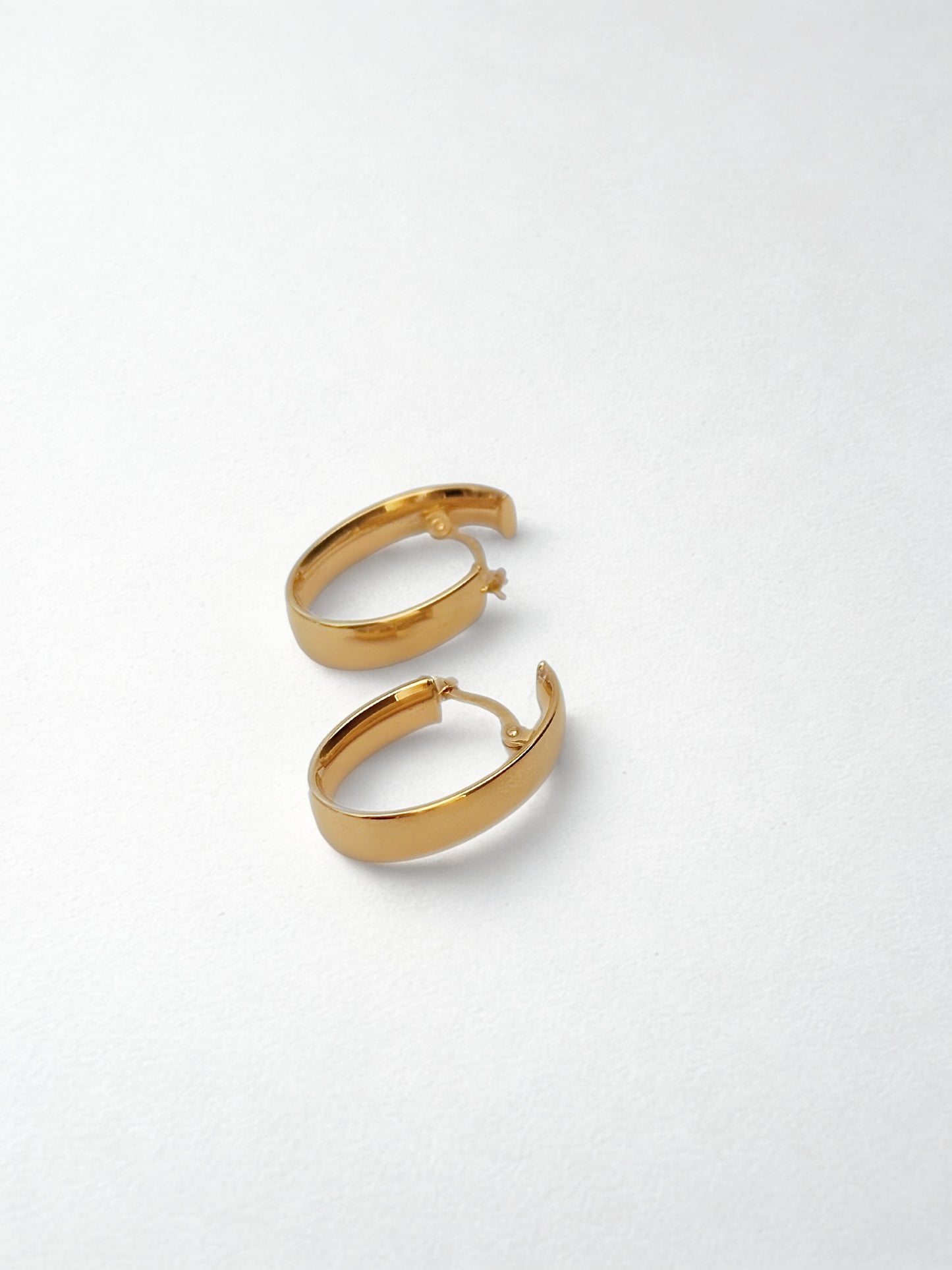 Celeste - Oval 9ct Hoop