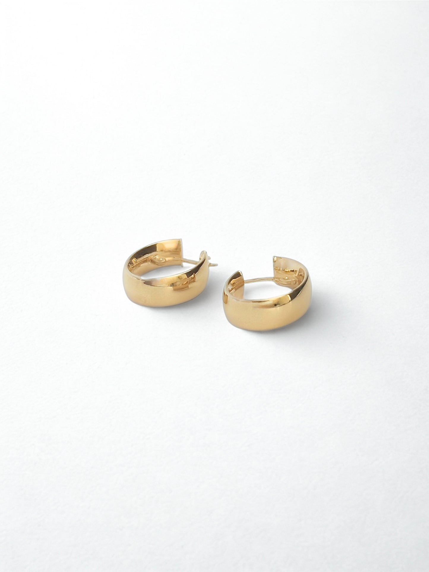 Celeste - Oval 9ct Hoop