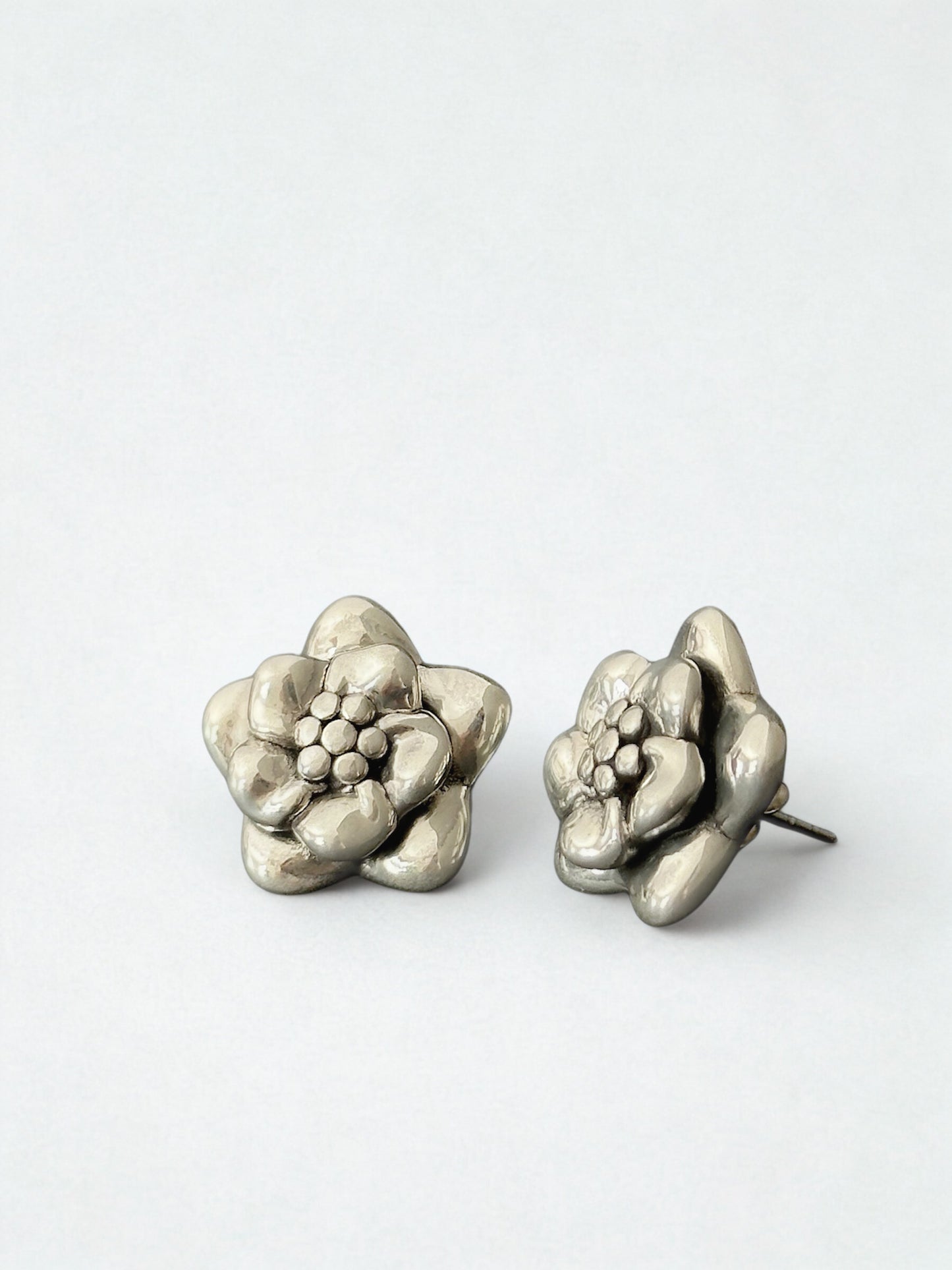 Nayeli - Floral Studs