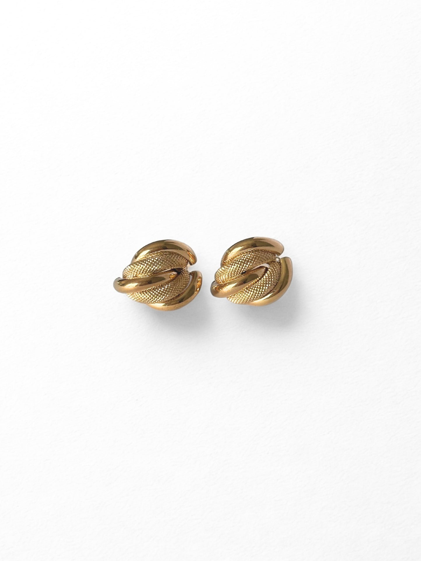 Selena - 9ct Strip Stud
