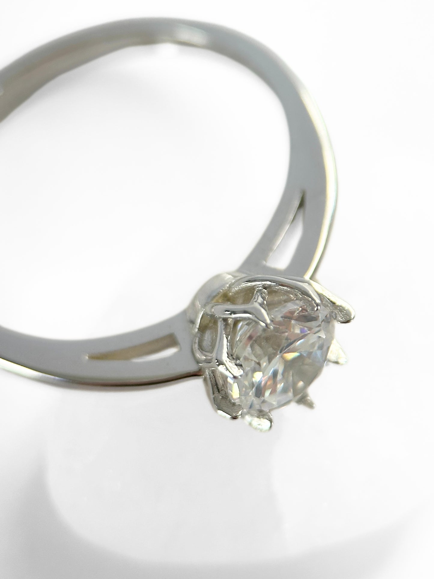 Vera - Understated Elegance