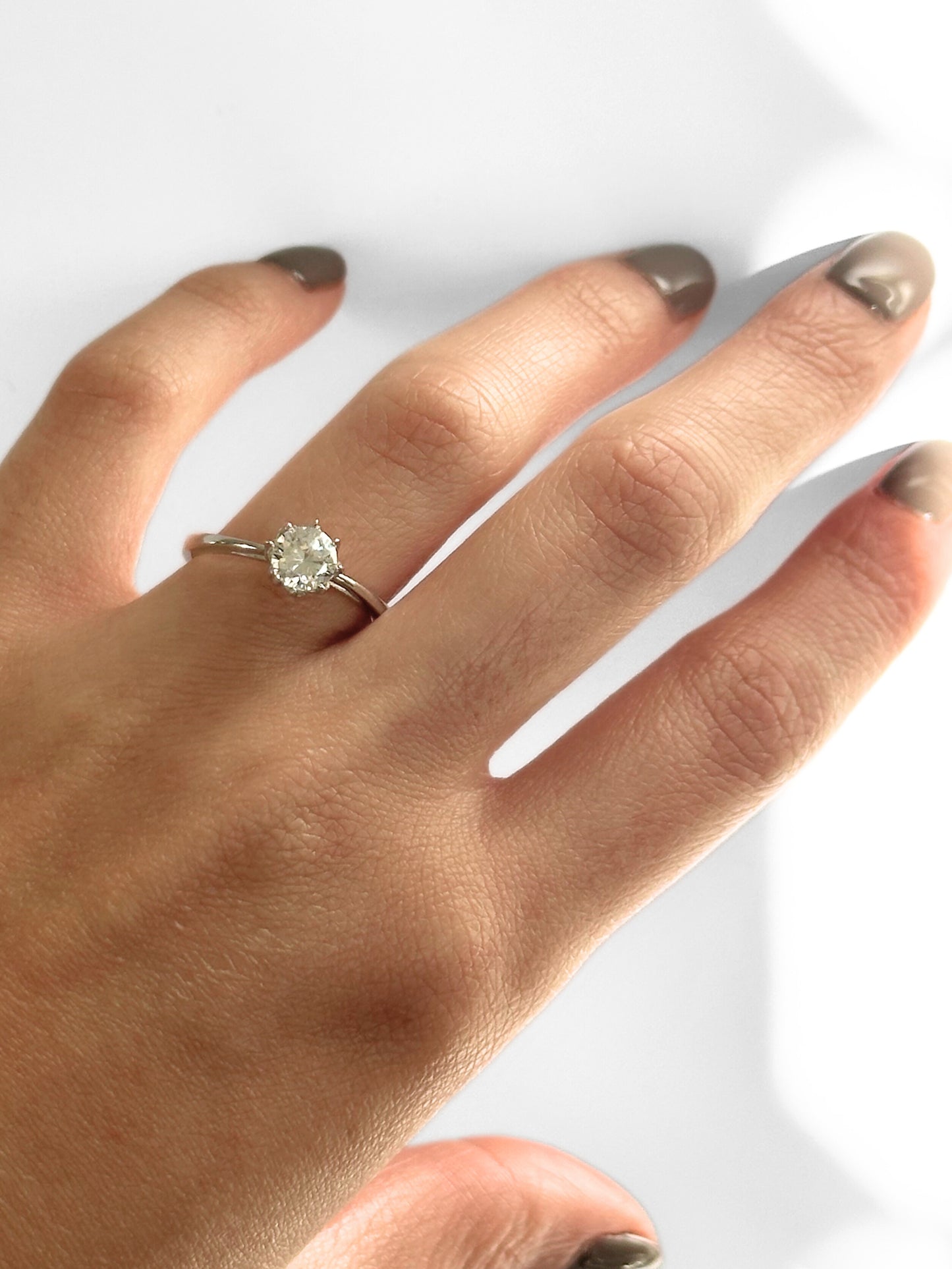 Vera - Understated Elegance