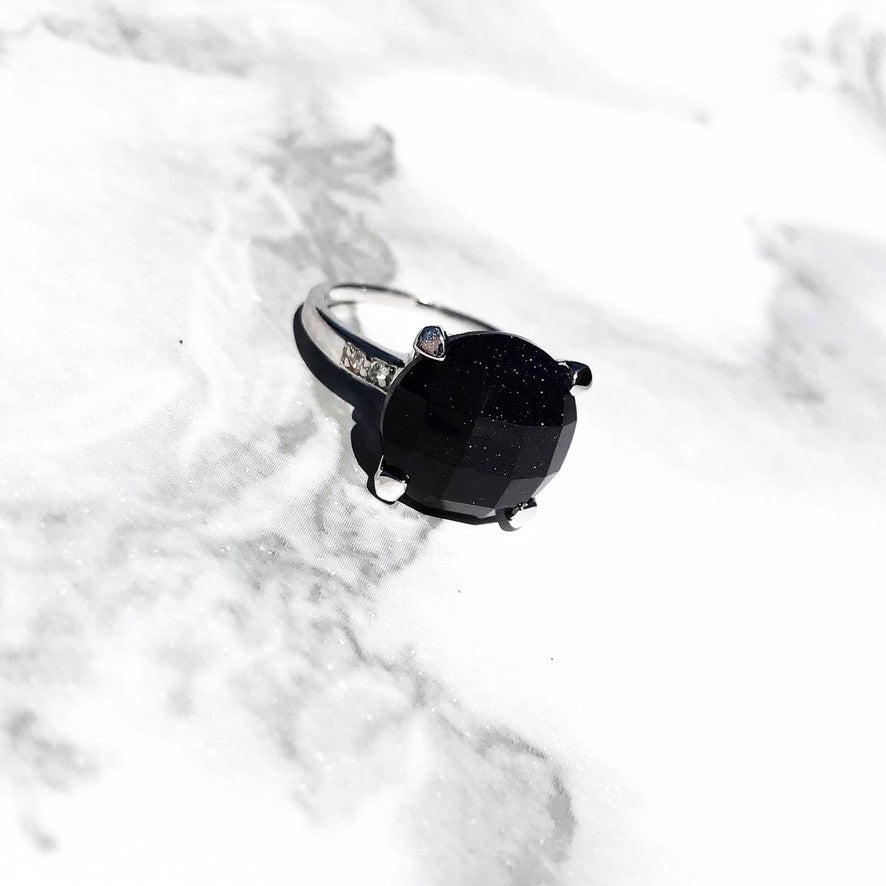 LEE-ANN . Mysterious Allure