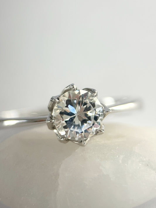 Vera - Understated Elegance